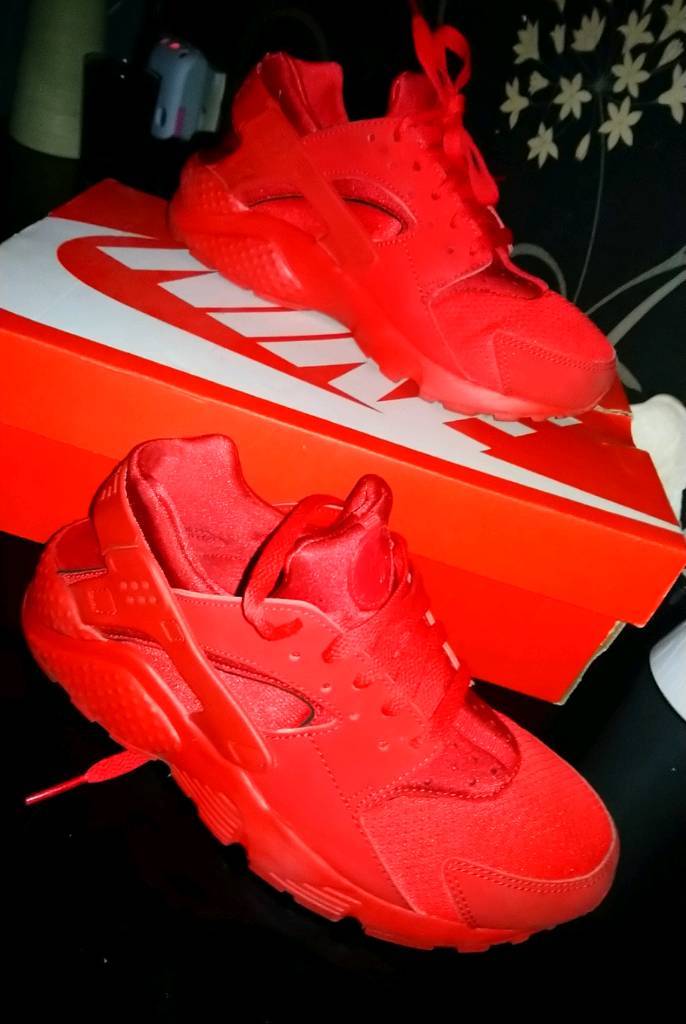 red huaraches junior